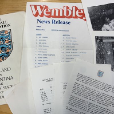 England Football Press Kits 1978 - 1980: For matches v 1978 Czechoslovakia and 1980 Argentina. Argentina pack has lots of information regarding the hotels they are staying at and the times of training sessions, colour team sheet few pictures etc. Czechoslovakia has information and autographs of 6 players from Czechoslovakia. (2)
