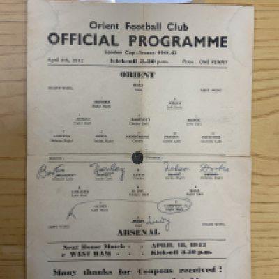 41/42 Orient v Arsenal Football Programme: London Cup dated 4 4 1942 with some tears and pencilled team changes.
