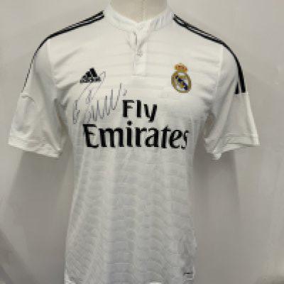 Christiano Ronaldo 2015 - 2016 Signed Real Madrid Football Shirt: White home shirt with Ronaldo 7 to rear. Signed in marker pen to front of the large sized shirt.