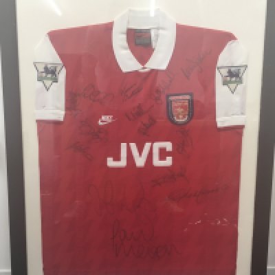 1995 - 1996 Merson Arsenal Match Worn Signed Football Shirt: Framed home short sleeve shirt signed to front by Merson and 12 team mates. Rear of frame has a piece cut out so you can see Merson number 9 to rear.