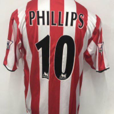 Sunderland 2001 - 2002 Phillips Match Worn Football Shirt: Red and white short sleeve Nike Reg Vardy sponsored shirt. Number 10 Phillips to rear. Worn v Aston Villa on 16 9 2001.