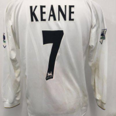 Leeds United 2000 - 2001 Keane Match Worn Football Shirt: Unwashed long sleeve Nike Strongbow shirt with Keane number 7 to rear. Worn in match v Aston Villa on 24 1 2001 and swapped with Paul Merson. Our researcher looked online and you can clearly match dirty mud marks. C/W a pair of not match worn shin pads signed by Fowler Johnson Keane Ferdinand McPhail Dacourt and Bakke.
