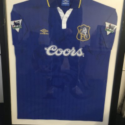 Chelsea 1996 - 1997 Vialli Match Worn Framed Football Shirt: Blue short sleeve Cools Umbro shirt signed to front by 10 players including Vialli. Rear of frame has some glass so you can see number 9 Vialli to rear. Believed to be worn in 3-3 draw in September 1996. Swapped with Paul Merson. Both players scored that day.