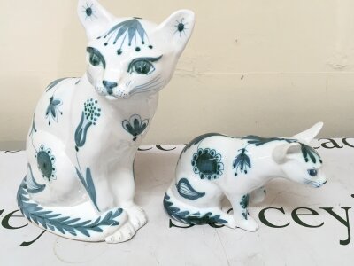 Two modern design ceramic cats by David Sharp Rye pottery no obvious damage  (2)- NO RESERVE