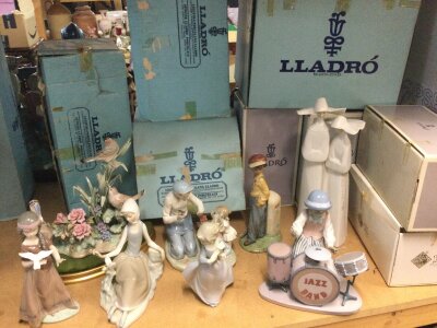 A collection of Lladro and Nao porcelain figures (8)