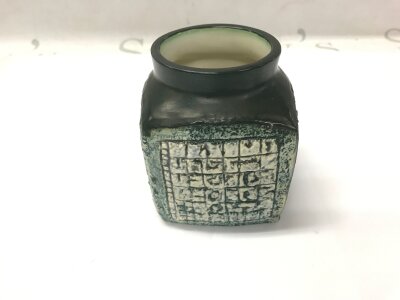 A vintage Troika Pottery marmalade pot. 10cm tall by 8cm wide,
Possibly signed Holly Jackson.
No signs of damage or repair.