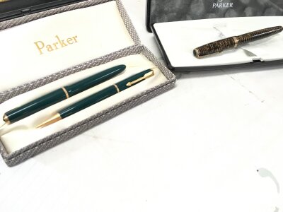 A Parker Slimfold green set pen and pencil and a Parker Vacumatic gold pearl pen circa 1950- NO RESERVE