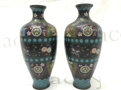 A pair of Japanese cloisonné vases, 21cm tall- NO RESERVE