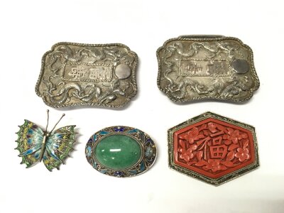 Lot of Five Chinese Silver style metal items, including 8cm Chinese silver gilt fingernail guard, decorated with intricate filigree, cloisonné enamel, and cabochon stones such as turquoise and coral. Originally worn by elite Chinese women, especially during the the Qing Dynasty, to to protect long nails. And Belt Buckle 6cm, Brooch 6cm, Bracelet 6cm and 1910s-1930s Filigree Panel Bracelet 18cm long. Total weight of all lots 99 grams.