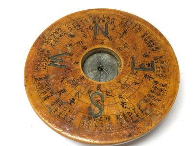 An antique Chinese Feng Shui geomantic South Pointer compass Loupan signed . 7.5cm wide, 17mm high