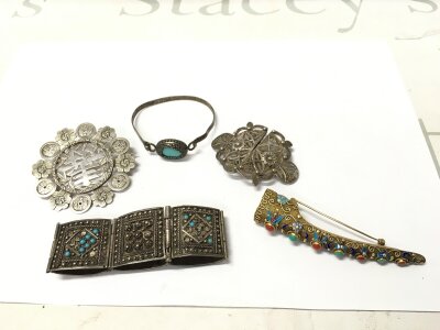 Lot of Five Chinese Silver style metal items, including 8cm Chinese silver gilt fingernail guard, decorated with intricate filigree, cloisonné enamel, and cabochon stones such as turquoise and coral. Originally worn by elite Chinese women, especially during the Qing Dynasty, to protect long nails. And Belt Buckle 6cm, Brooch 6cm, Bracelet 6cm and 1910s-1930s Filigree Panel Bracelet 18cm long. Total weight of all lots 99 grams.