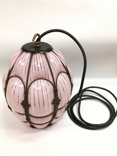A venetian glass light shade fitting, 29cm tall