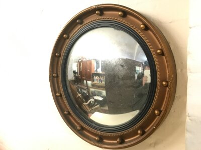 A gilt convex mirror. 53x53cm