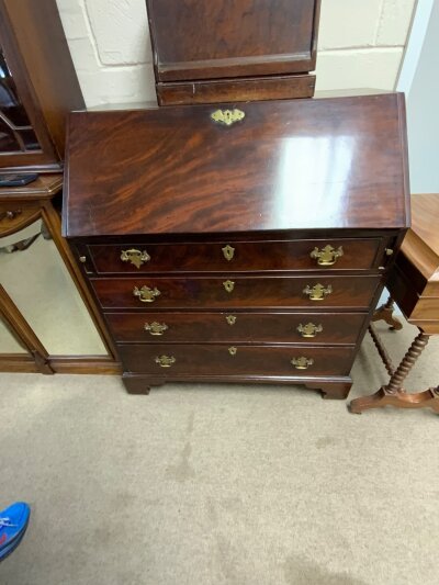 A mahogany George III drop front mahogany bureau. 91cm x 51.5cm x 105cm