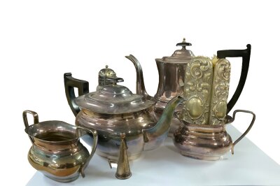 A small collection of silver plated items.