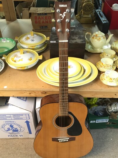 A Yamaha F310 acoustic guitar. No reserve