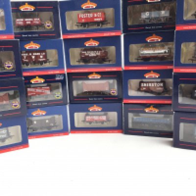 A Collection of Boxed 00 Gauge Bachmann Wagons.