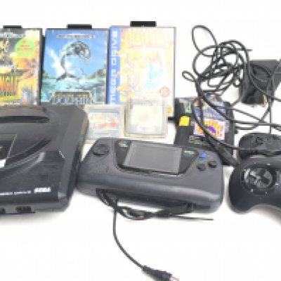 A Sega Mega Drive a Sega Game Gear and Sorftware. No Reserve.