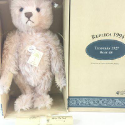 WITHDRAWN - A Boxed Steiff Teddy Bear 1927 rose 48. Replica 1994.