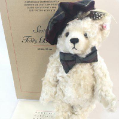WITHDRAWN - A Boxed Steiff Scottish Teddy Bear 2001. Limited Edition.