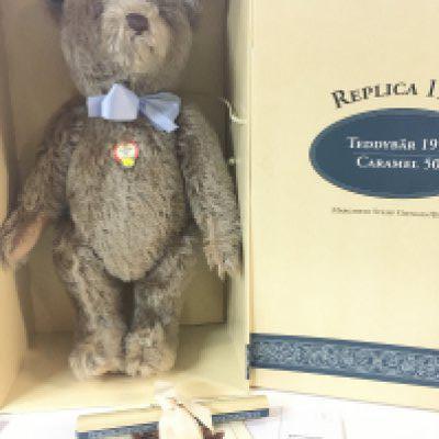 WITHDRAWN - A Boxed Steiff Teddy Bear 1951 Caramel 1996 Replica.