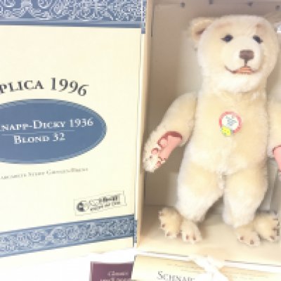 WITHDRAWN - A Boxed Steiff 1996 Replica Snap Dicky 1936.