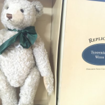 WITHDRAWN -  A Boxed Steiff teddy Bear white 65 1908 Replica from 1994.