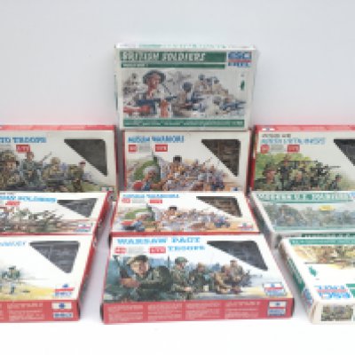 A collection of 10 boxed ESCI modelling kits all appear unstarted. Theme is military soldiers.