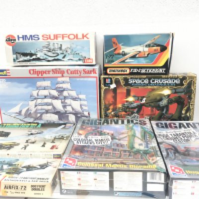 A group of 8 modelling kits by Airfix..Revell..Matchbox..AMT ERTL gigantic. All appear unstarted but Cutty sark incomplete. Gigantics remain sealed.