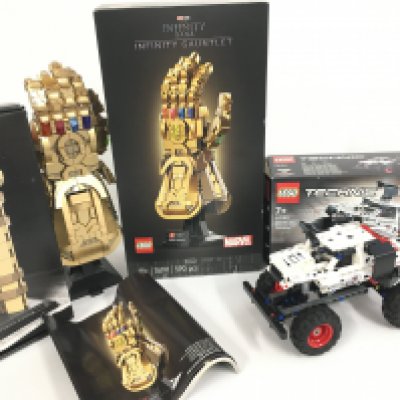 4 Lego Sets With Boxes. Flatiron Building #21023. A Infinity Gauntlet #76191. A Monster Jam #42150 and a Big Ben #21013.