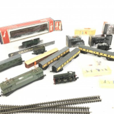 A Collection of N Gauge Locomotives. Coaches and accessories.