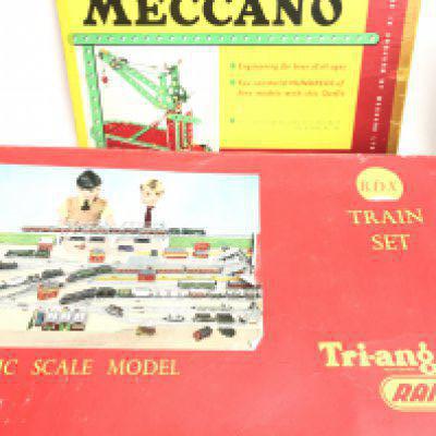 A Meccano set 9 (Parts Missing) an a Collection of Tri-Ang track and Accessories.(2). NO RESERVE