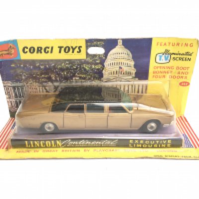 A Boxed Corgi Lincoln Continental #262