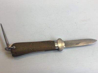 A German Third Reich Luftwaffe II world war Paratroopers gravity Knife with a wood grip maker SMF Solingen.