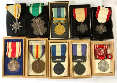 Japan – a collection of medals and awards. (10)