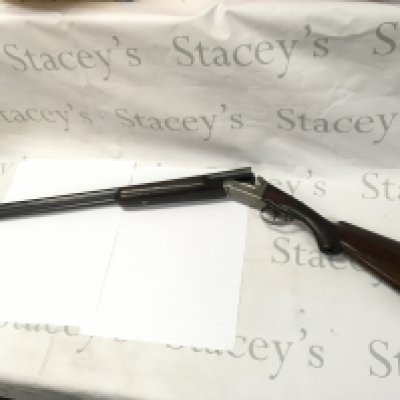 A Zabala side by side 12g shotgun. Double trigger. Left handed gun. Approximately 29.5 inch barrels. Serial number 43023. PLEASE NOTE THAT A SHOTGUN LICENSE IS REQUIRED TO PURCHASE THIS ITEM. COLLECTION AND VIEWING BY APPOINTMENT ONLY.