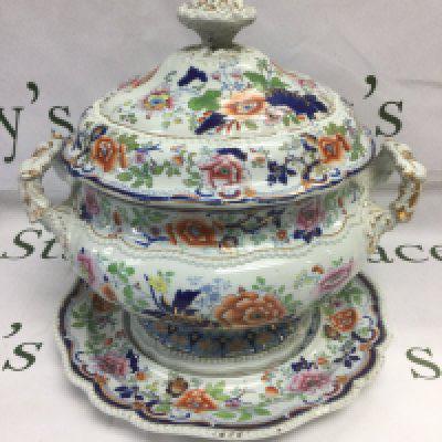 A large Victorian tureen and cover with floral and giltwork decoration. Shipping category D.