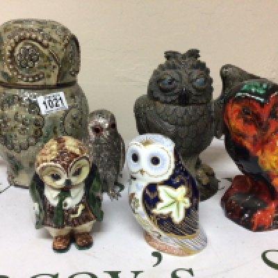 A Collection of Owl ornaments including Royal Crown Derby Twilight Owl a large slip decorated ceramic owl pot and cover with a handle and a 20th century Martin Bro Style Owl and others (6)