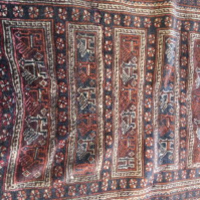A small Persian rug wit geometric field. 120 x78 cm