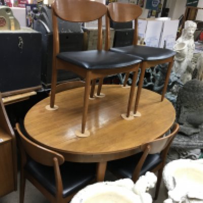 Mid 20th century design table with five curved back dining chairs , table dimensions 74cm tall 137cm wide