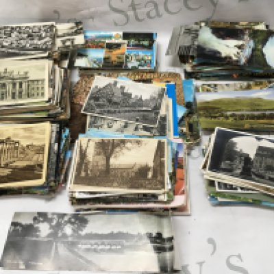 A large collection of British and foreign postcards , postage category B