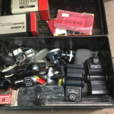 A tin containing a collection of vintage cameras. Shipping category D.- NO RESERVE