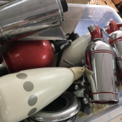 Vintage Soda siphons including sparklets, Bullpitt and sons wan bran chrome kettle. This lot cannot be posted