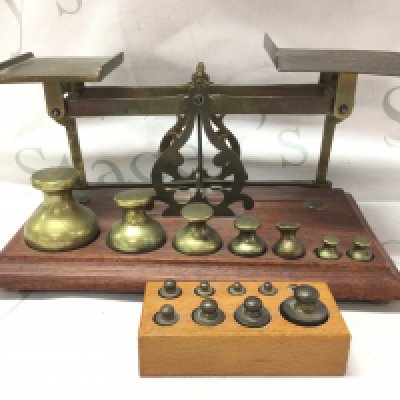 A set of Postal scales . Postage category B