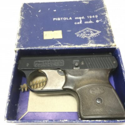 A boxed Mondial Brevettata model 1949 starting pistol. This lot cannot be posted