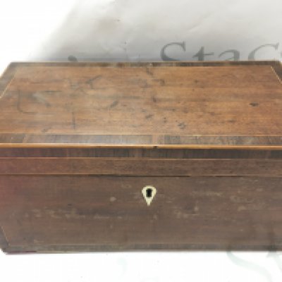 A 19th century mahogany tea caddy , dimensions 15x31x15cm postage cat c