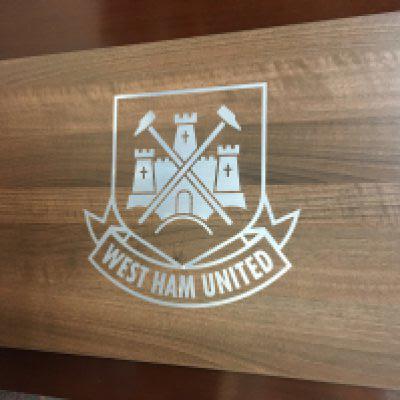 A West Ham sign which was situated in the Upton Park group ( part of the farewell Boleyn auction .) 140 cm x 40 cm .