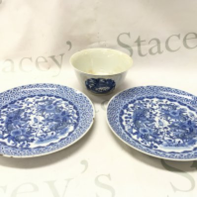 19th century export Chinese blue and white dragon bowl (with six character marks at the base) and two plates (chips and hairline cracks seen) . This lot cannot be posted
