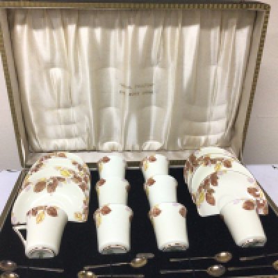 A quality Royal Doulton fine bone china tea set in a fitted case eight place setting no obvious damage the case with a set of eight silver tea spoons.