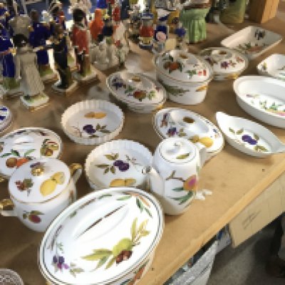 Royal Worcester Evesham , this lot cannot be posted
